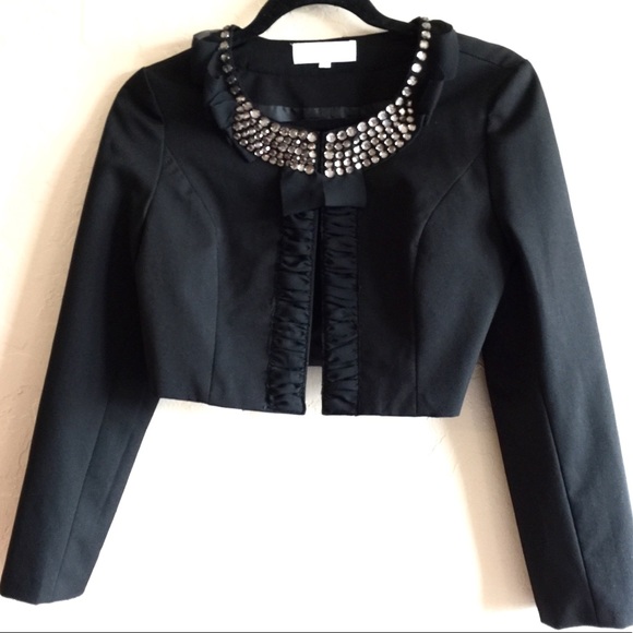 Formal Cropped Statement Black Jacket - Picture 2 of 4